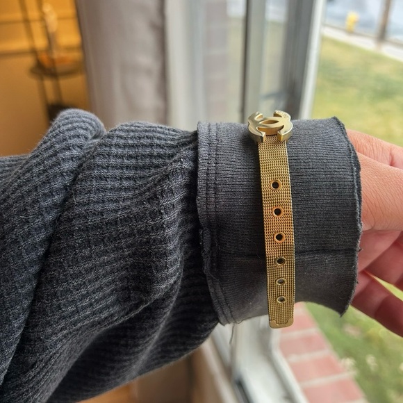 Cute gold bracelet I bought used/thrifted. Asking for below what I paid for - Picture 4 of 4
